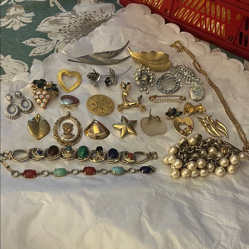 Vintage costume jewelry lot
